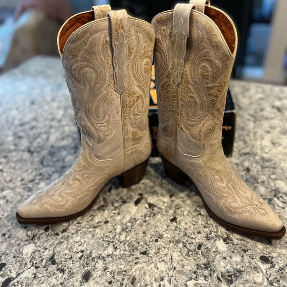 NWOT NIB. Dan Post distressed white cowboy boots, size 8 1/2 - Picture 4 of 4